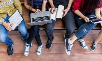 Caldo, allarme scienziati: “Aumento temperature peggiora rendimento studenti”