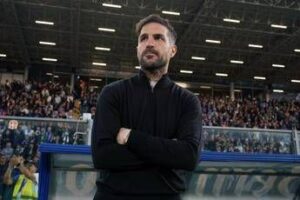 Como-Betis, l’amichevole finisce con due espulsi e una maxi-rissa da far west. Cos’è successo
