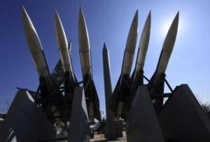Corea del Nord, testati due nuovi missili di difesa aerea