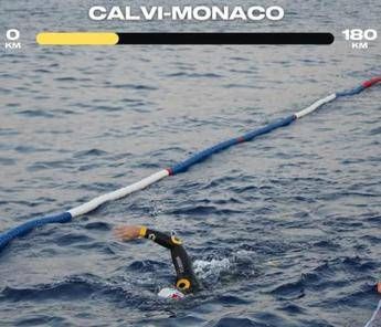 Dalla Corsica a Monaco a nuoto, l’impresa dell’uomo-pesce