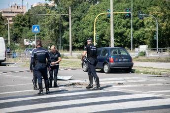Donna travolta e uccisa da auto rubata a Milano, rintracciati 4 minorenni in campo rom