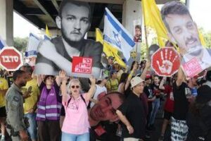 Israele, blocchi e nuove proteste dei parenti degli ostaggi. A Gaza “altri 20 morti dall’alba”