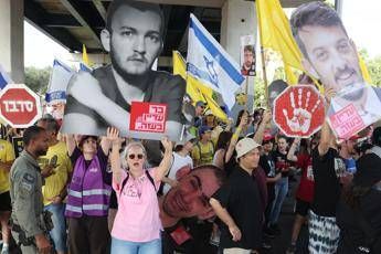 Israele, blocchi e nuove proteste dei parenti degli ostaggi. A Gaza “altri 20 morti dall’alba”