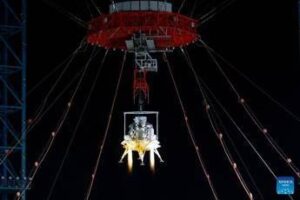 La Cina completa il primo test di atterraggio e decollo per il lander lunare con equipaggio