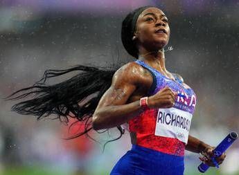 La stella dell’atletica Usa Sha’Carri Richardson picchia il fidanzato: arrestata e rilasciata. Cos’è successo