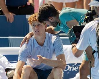 Lo psicologo: “Il ritiro in finale uno choc per Sinner, Jannik si sente in colpa”