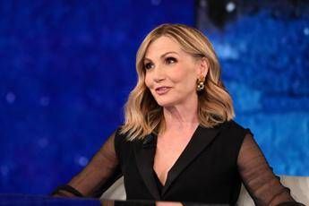 Lorella Cuccarini, i 60 anni dell’icona pop che ancora fa ballare l’Italia