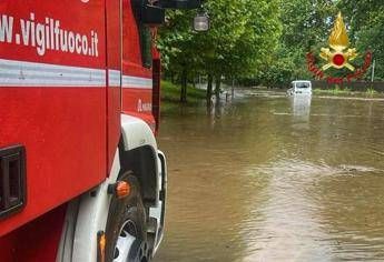 Maltempo a Milano, evacuata comunità vicino al Lambro. Trovato il corpo del disperso a Enna