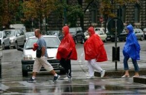 Maltempo sull’Italia, oggi allerta in 11 regioni: temporali intensi soprattutto al Sud