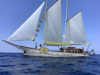 Mare, il bilancio di Goletta Verde: un punto inquinato ogni 80 km