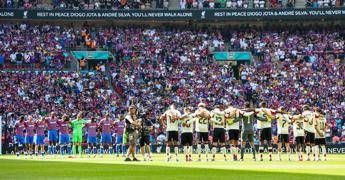 Minuto di silenzio per Diogo Jota, tifosi del Crystal Palace fischiano
