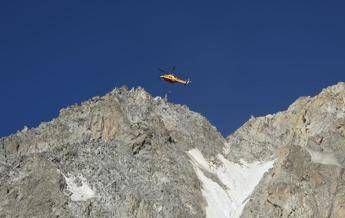Monte Bianco, alpinista precipita e muore sulla Cresta del Brouillard