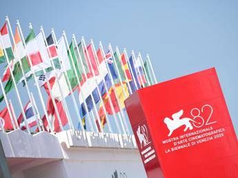 Mostra Venezia 2025 al via oggi: il discorso di Fanelli, premio a Herzog e film di Sorrentino