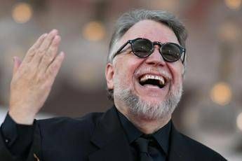 Mostra Venezia, Guillermo del Toro incanta: per ‘Frankenstein’ 13 minuti di applausi