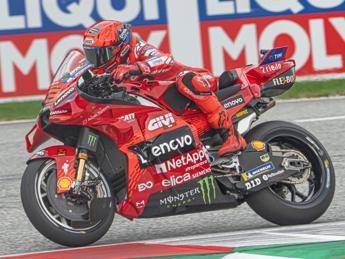 MotoGp, super Marquez centra la pole anche in Ungheria. Disastro Bagnaia, partirà quindicesimo