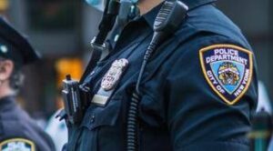 New York, un ragazzo di 17 anni apre il fuoco a Times Square: 3 feriti