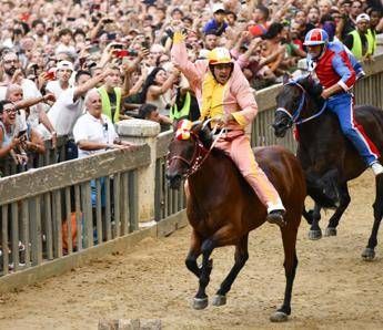 Palio di Siena 2025, Valdimontone trionfa oggi 16 agosto
