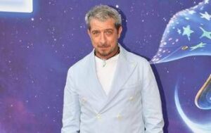 Paolo Ruffini in ritardo…e il volo ‘lo aspetta’, video su TikTok scatena polemiche