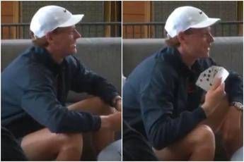 Partita sospesa a Cincinnati, Sinner gioca… a carte