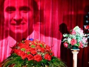 Pippo Baudo, camera ardente aperta fino alle 12. Amadeus: “Non esistono eredi, ma Fiorello è l’unico che può fare varietà”