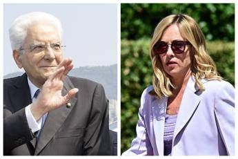 Politica in vacanza: Mattarella tra gli Alpini, blitz di Meloni a Villasimius