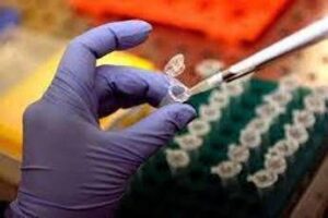 Ricerca, scoperto meccanismo che scatena rara malattia infantile