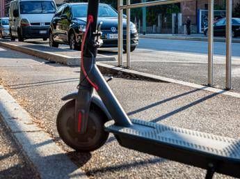 Roma, accoltellato per il monopattino: grave 37enne