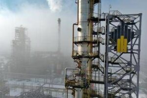 Russia, è crisi carburanti dopo raid Ucraina a raffinerie: isole Kurili senza benzina