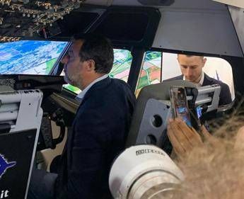 Salvini al Meeting tra simulatore di volo e stand Ponte su Stretto