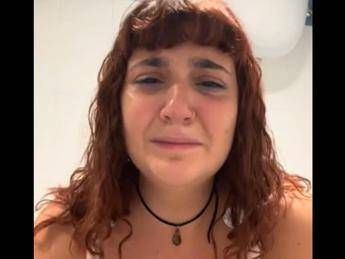 “Se vuoi toglierti il reggiseno ci fai felici tutti”, ragazza denuncia molestie prima della Tac