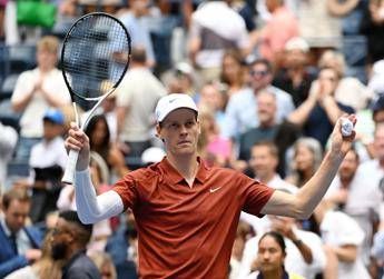 Sinner, che fatica con Shapovalov: perde un set, rimonta e si prende gli ottavi degli Us Open