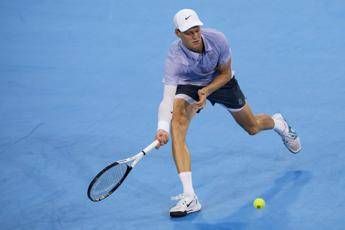 Sinner, dominio con Auger-Aliassime: Jannik vince in due set e vola in semifinale