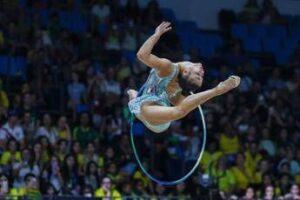 Sofia Raffaeli doppia medaglia ai mondiali di ritmica: oro nel cerchio e bronzo nella palla