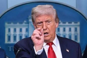 Trump, l’incontro con Putin e la gaffe: “Venerdì vado in Russia”