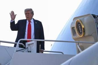 Trump verso l’Alaska per vedere Putin: “La posta in gioco è alta”