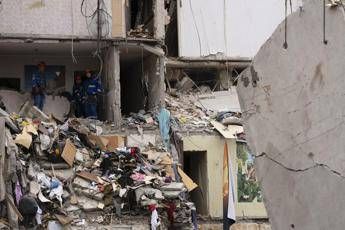 Ucraina-Russia, Zelensky: “Cinque bambini tra i 31 morti in attacco Kiev”