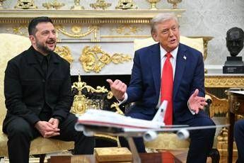 Ucraina, siparietto Zelensky-Trump: “No elezioni durante la guerra”, il Tycoon: “Vale anche qui?”