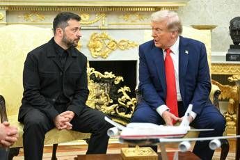 Zelensky con vestito ‘normale’ alla Casa Bianca, Trump: “Stai benissimo”