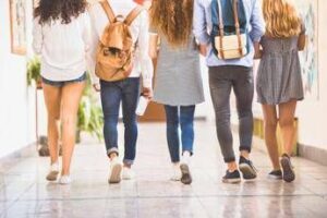 Adolescenti e malattie reumatiche, Sir: “Rientro a scuola aiuta a gestire patologia”