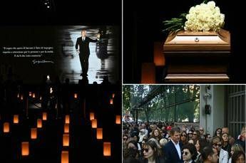 Armani, aperta camera ardente: teatro al buio e un tappeto di lanterne