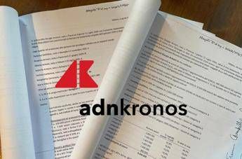 Armani, ecco il testamento: entro 18 mesi la vendita del 15% della società a Lvmh, Essilux o l’Oreal