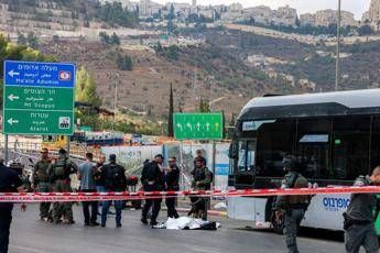 Attentato a Gerusalemme est, cinque morti. Hamas: “Operazione eroica”