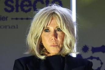 Brigitte Macron presenterà le prove che è nata donna nella causa contro un’influencer