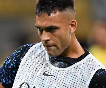 Cagliari-Inter 0-2, gol di Lautaro e Esposito: Chivu risale