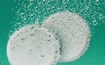 Cancro colon-retto, Aspirina dimezza rischio recidive: lo studio