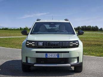 Fiat Grande Panda benzina: debutta la versione turbo da 100 CV