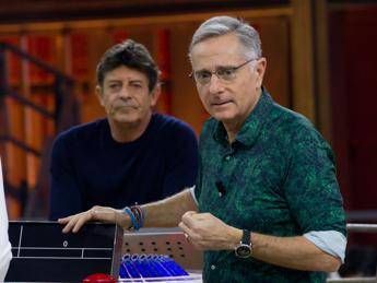 Gaffe ad ‘Avanti un altro’, la valletta lancia ‘Affari Tuoi’ e Bonolis sbotta