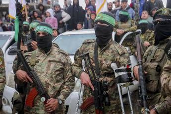 Gaza, Hamas: “Pronti a cessate il fuoco globale e scambio prigionieri-ostaggi”. Israele: “Propaganda”