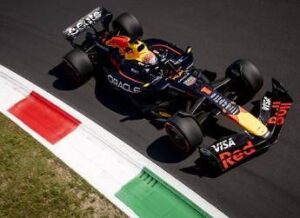 Gp Monza, pole da record di Verstappen. Quarto Leclerc, poi Hamilton