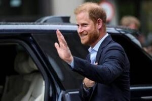 Harry a Kiev con la sua Invictus Games Foundation: “Per aiutare i feriti”